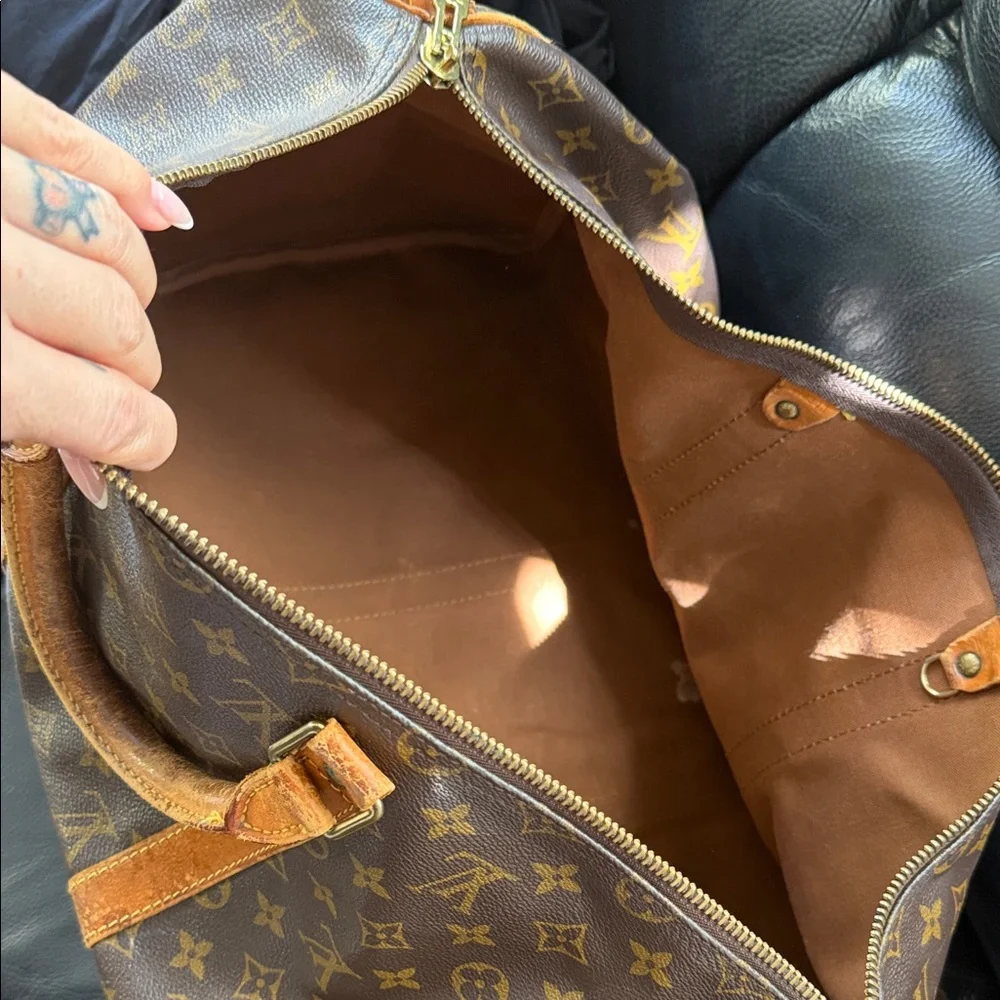 Vintage Louis Vuitton duffle bag with strap. Size 50 - Picture 11 of 14